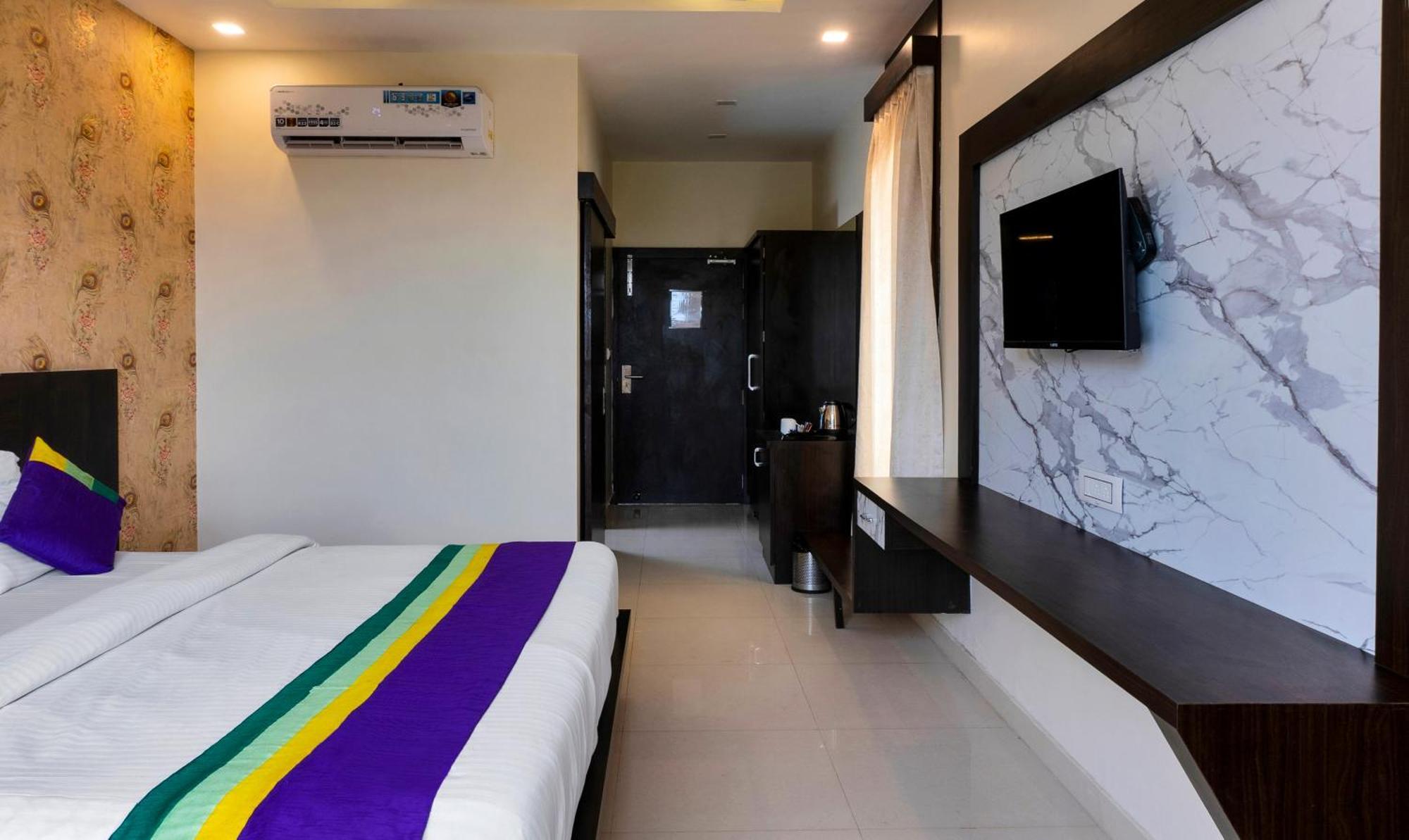 Treebo Premium Royal Amar With Mountain View, 2 Km From Pushkar Lake Buitenkant foto