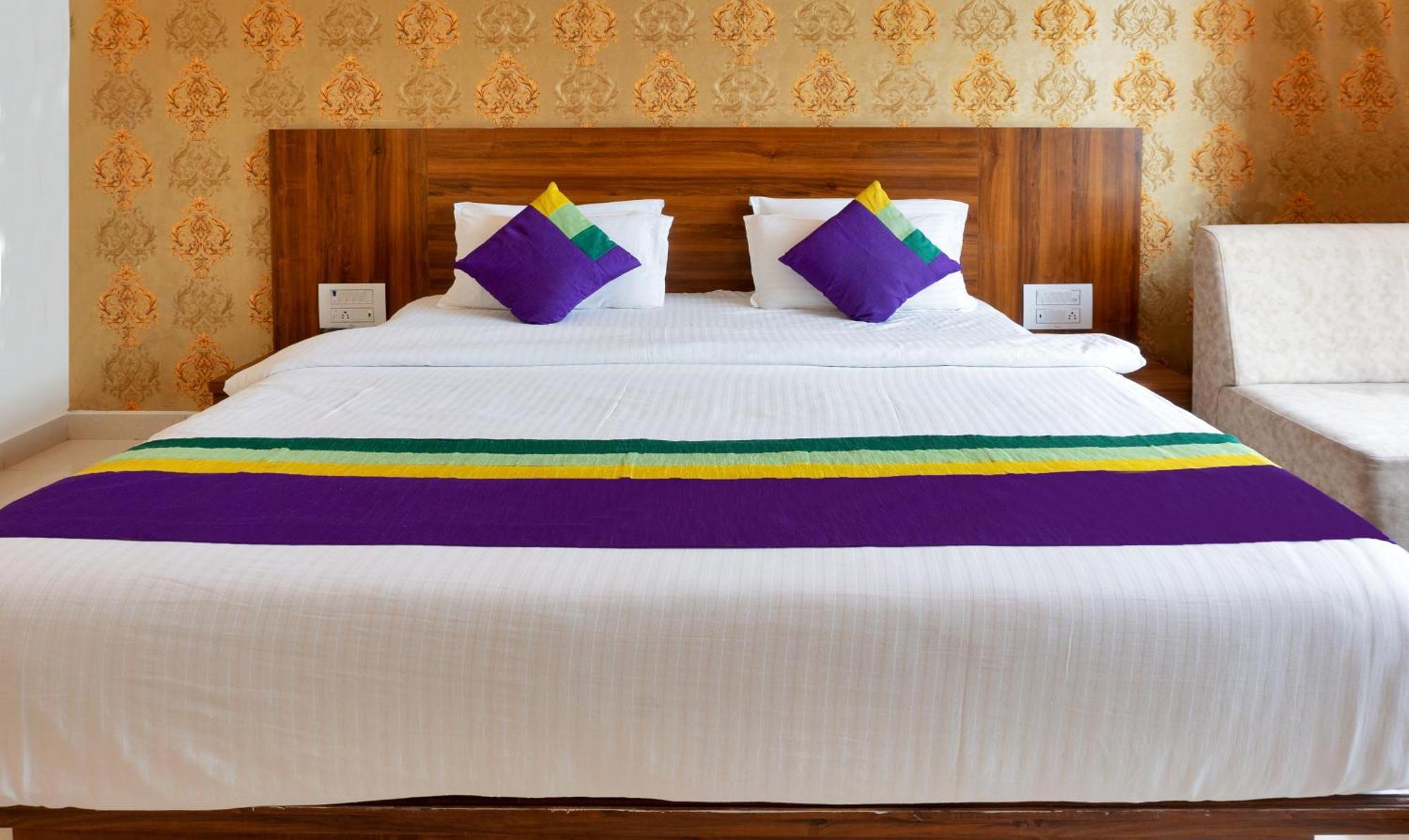 Treebo Premium Royal Amar With Mountain View, 2 Km From Pushkar Lake Buitenkant foto
