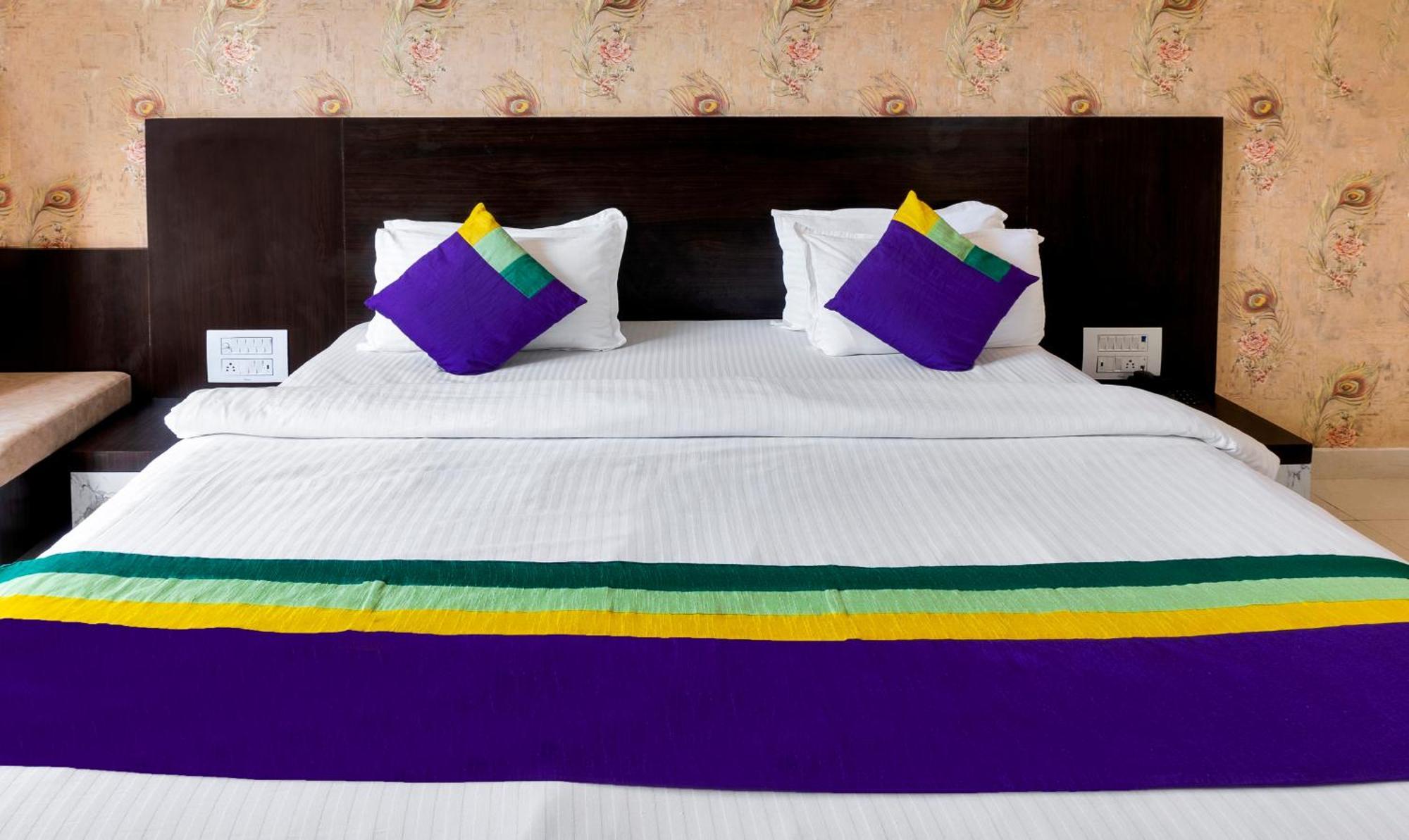 Treebo Premium Royal Amar With Mountain View, 2 Km From Pushkar Lake Buitenkant foto