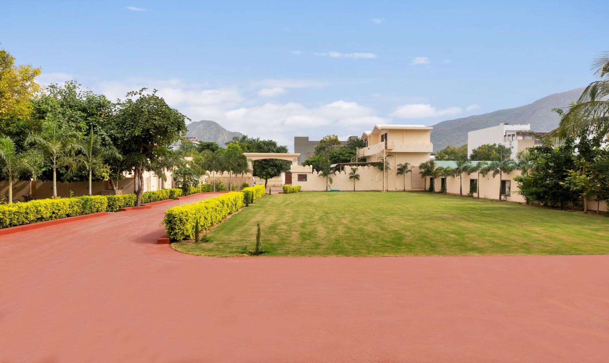 Treebo Premium Royal Amar With Mountain View, 2 Km From Pushkar Lake Buitenkant foto